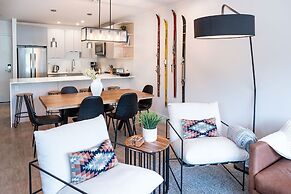 Huckin' Harry's by Revelstoke Vacations