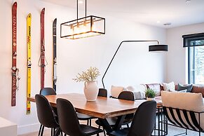 Huckin' Harry's by Revelstoke Vacations