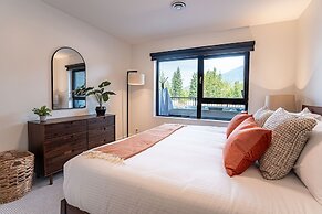 Huckin' Harry's by Revelstoke Vacations