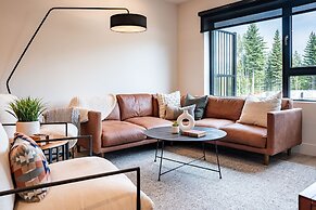 Huckin' Harry's by Revelstoke Vacations