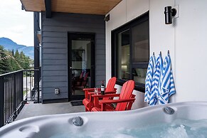 The Grizzly Basin by Revelstoke Vacation