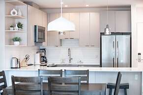 The Grizzly Basin by Revelstoke Vacation