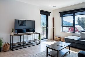 The Grizzly Basin by Revelstoke Vacation