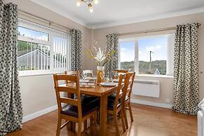St Helens Apartment 1 - Short Walk to Beach
