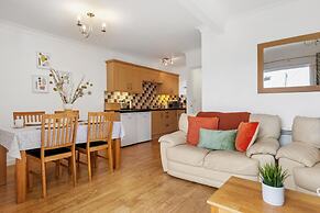 St Helens Apartment 2 - Short Walk to Beach