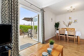 St Helens Apartment 2 - Short Walk to Beach