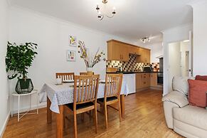 St Helens Apartment 2 - Short Walk to Beach