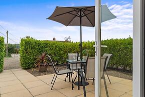 St Helens Apartment 2 - Short Walk to Beach