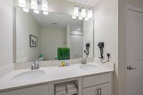 Superb Spacious Condo Prime Resort