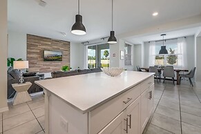 Superb Spacious Condo Prime Resort