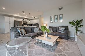 Superb Spacious Condo Prime Resort