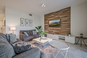 Superb Spacious Condo Prime Resort