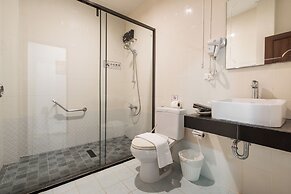 Phuket Leelavadee Hua Ting Resort