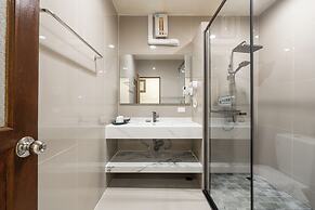 Phuket Leelavadee Hua Ting Resort