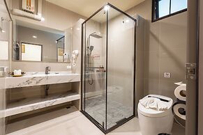 Phuket Leelavadee Hua Ting Resort