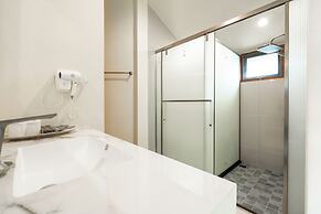 Phuket Leelavadee Hua Ting Resort