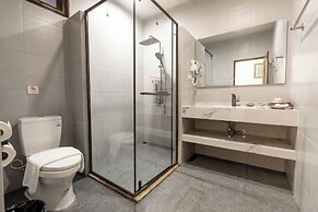 Phuket Leelavadee Hua Ting Resort