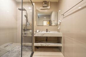 Phuket Leelavadee Hua Ting Resort