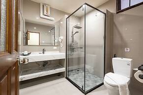 Phuket Leelavadee Hua Ting Resort