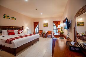 Phuket Leelavadee Hua Ting Resort