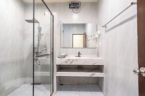 Phuket Leelavadee Hua Ting Resort