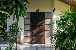 Phuket Leelavadee Hua Ting Resort