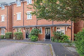 Foxherne 5Bdrm 3BA Serviced House Slough