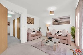 Foxherne 5Bdrm 3BA Serviced House Slough