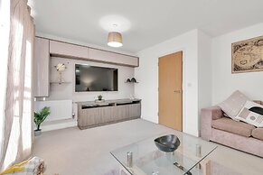 Foxherne 5Bdrm 3BA Serviced House Slough