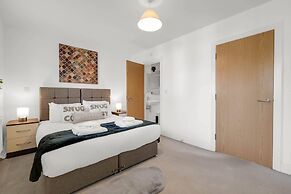 Foxherne 5Bdrm 3BA Serviced House Slough