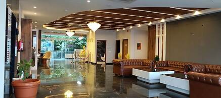 SPT Clarks Inn Suite Mandi