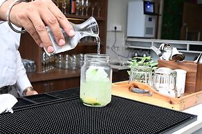 SPT Clarks Inn Suite Mandi