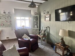 Historic Countryside Cottage - Sleeps 3 & Pets Ok
