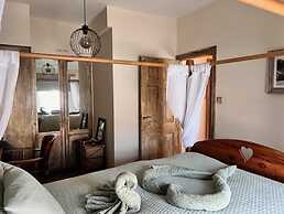Historic Countryside Cottage - Sleeps 3 & Pets Ok