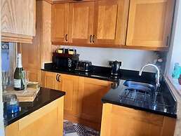 Historic Countryside Cottage - Sleeps 3 & Pets Ok