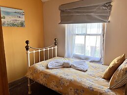 Historic Countryside Cottage - Sleeps 3 & Pets Ok