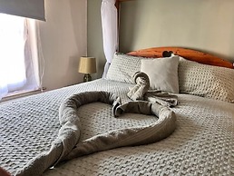 Historic Countryside Cottage - Sleeps 3 & Pets Ok