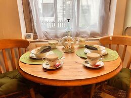 Historic Countryside Cottage - Sleeps 3 & Pets Ok