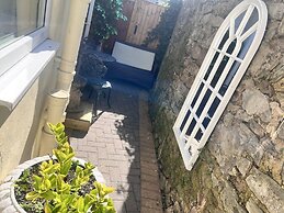 Historic Countryside Cottage - Sleeps 3 & Pets Ok