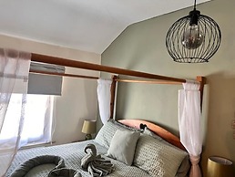 Historic Countryside Cottage - Sleeps 3 & Pets Ok