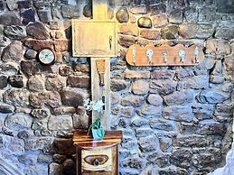 Historic Countryside Cottage - Sleeps 3 & Pets Ok