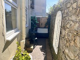 Historic Countryside Cottage - Sleeps 3 & Pets Ok