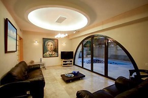 David Village with Pool & Patio