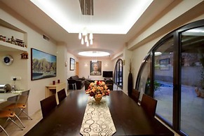 David Village with Pool & Patio