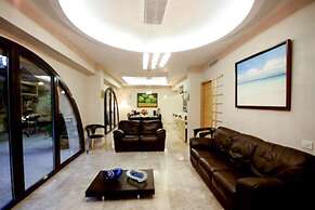 David Village with Pool & Patio