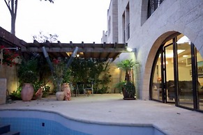 David Village with Pool & Patio