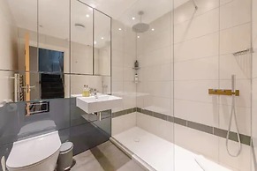 Chic & Spacious 2BD Flat -2 Mins to Baron's Court