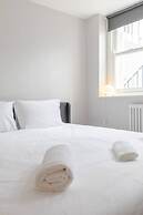 Chic & Spacious 2BD Flat -2 Mins to Baron's Court