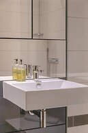 Chic & Spacious 2BD Flat -2 Mins to Baron's Court