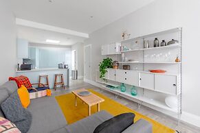 Chic & Spacious 2BD Flat -2 Mins to Baron's Court
